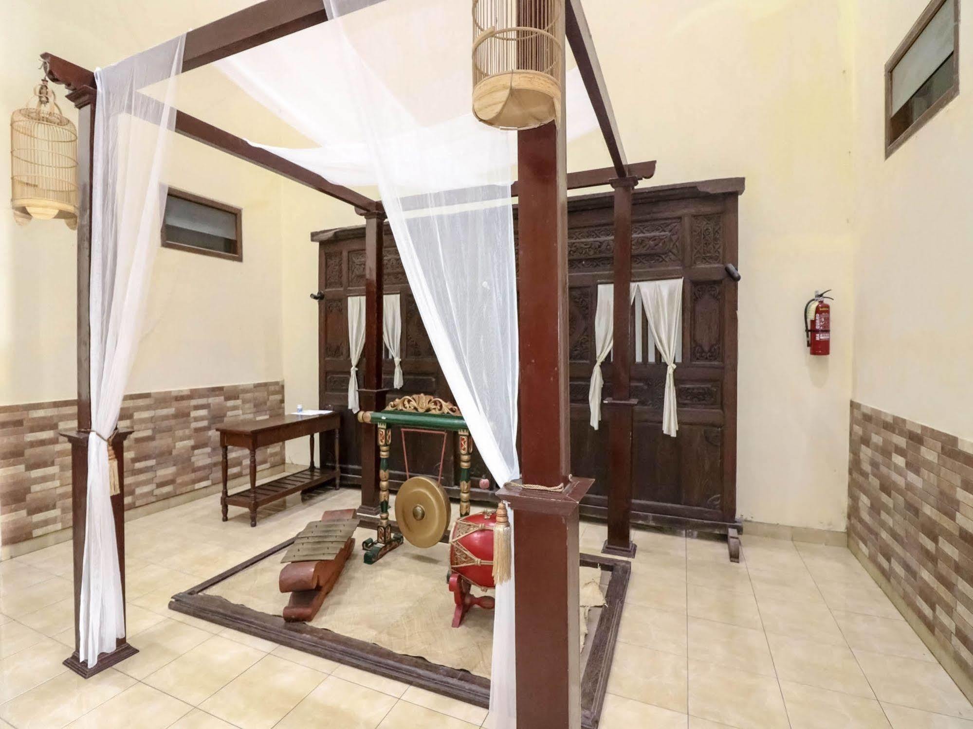 Oyo 326 Ndalem Padma Asri Residence Sleman  Exterior photo