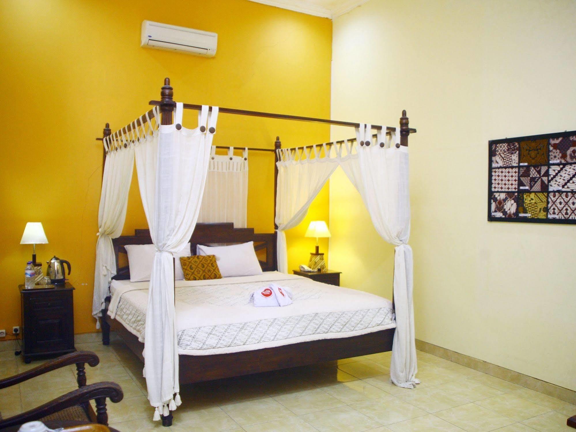 Oyo 326 Ndalem Padma Asri Residence Sleman  Exterior photo